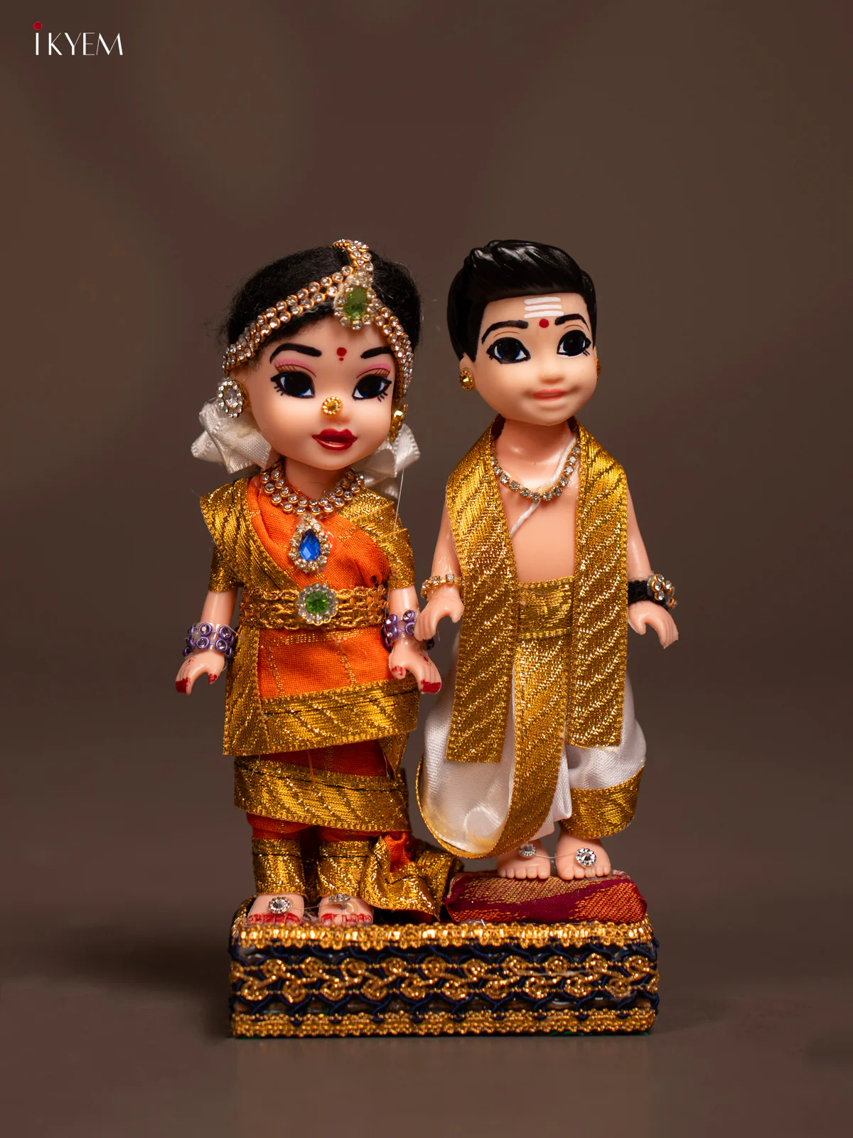 Iyer Couple - Golu Display Doll - 7 Inch - Orange & White - KF04182
