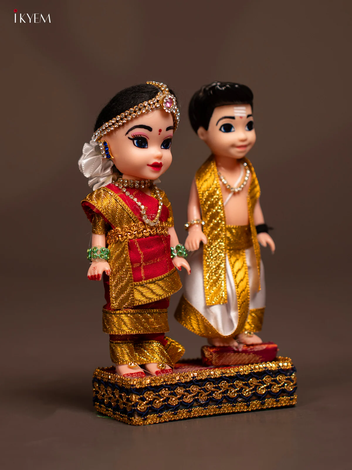 Iyer Couple - Golu Display Doll - 7 Inch - Red & White - KF04183 - Image 2