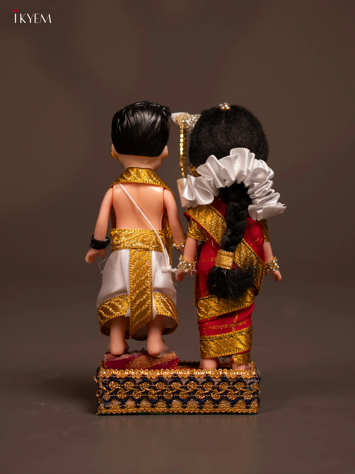 Iyengar Couple - Golu Display Doll - 7 Inch - maroon & White - KF04185 - Image 3
