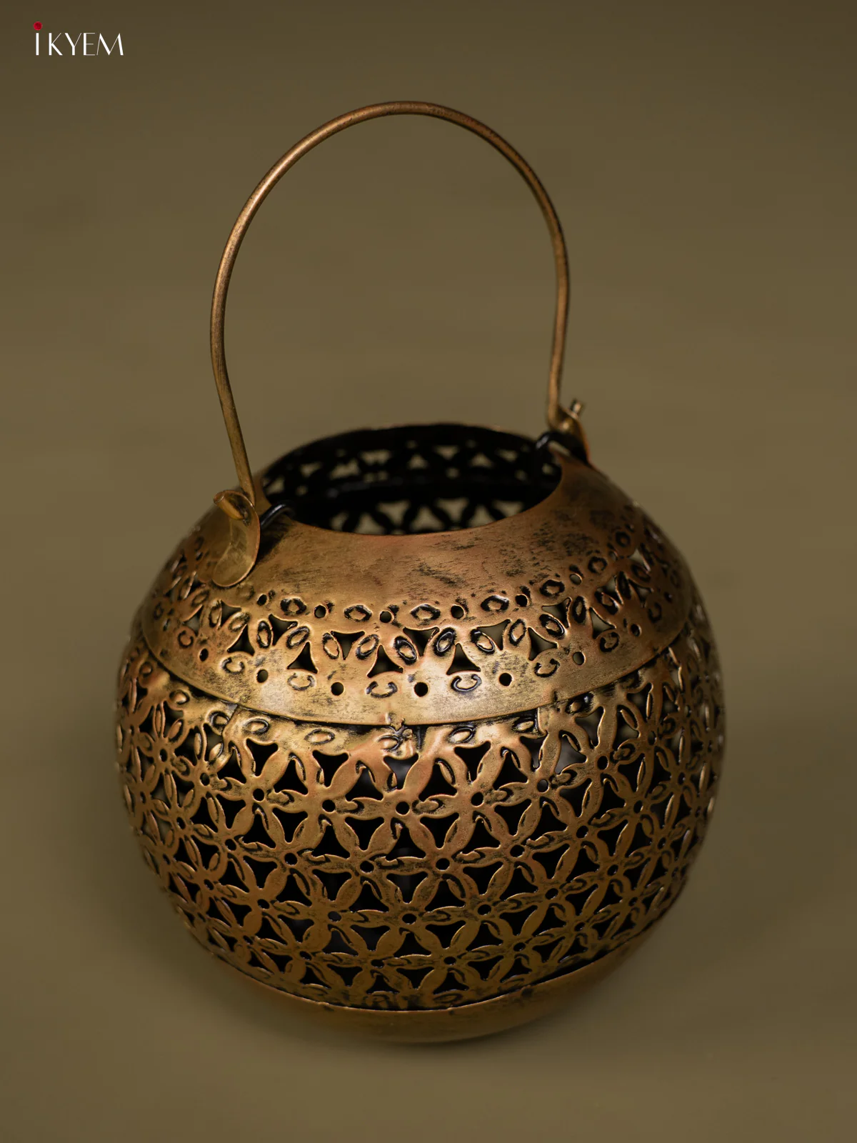 Iron Hanging T-light in Jhaali Pattern with stand - big - KG01139 - Image 3