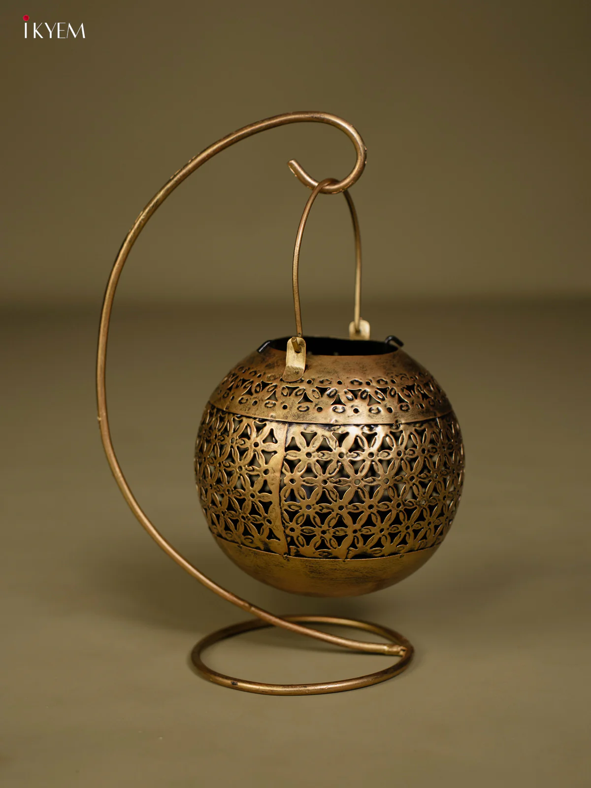 Iron Hanging T-light in Jhaali Pattern with stand - big - KG01139 - Image 5