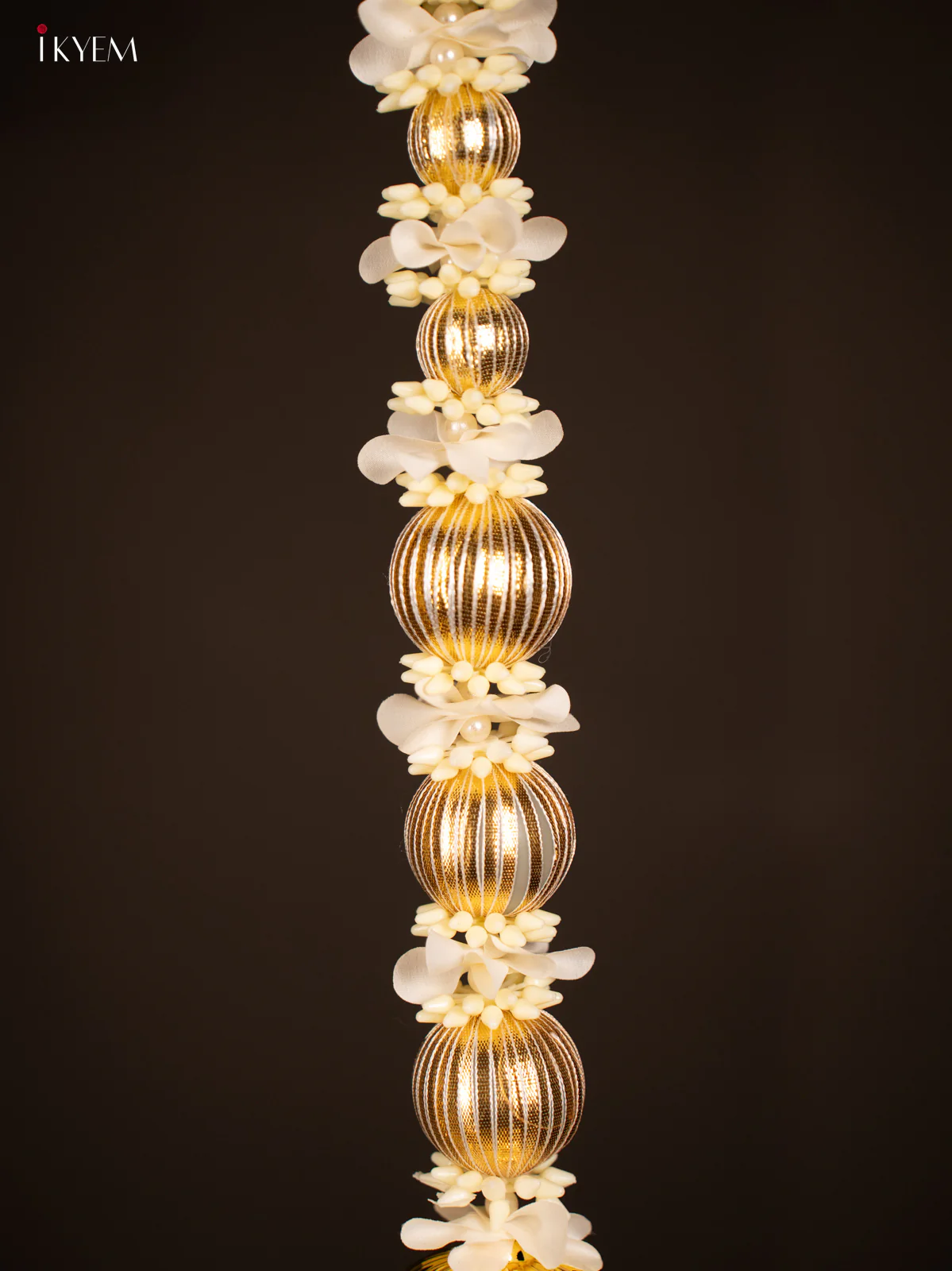 Artificial flowers Toran - gold with white - 27 Inch - KG04161 - Image 3