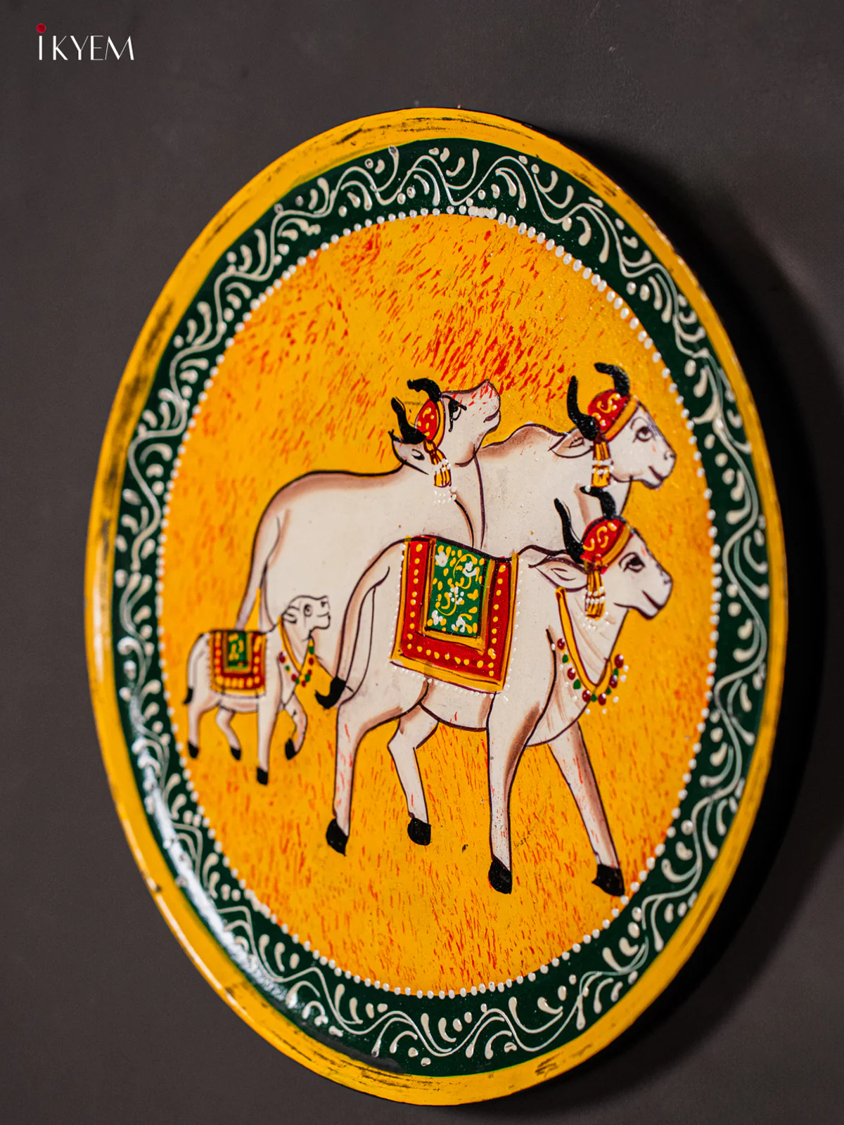 Wooden Handpainted Cows & Calf wall plate - Yellow - Image 2