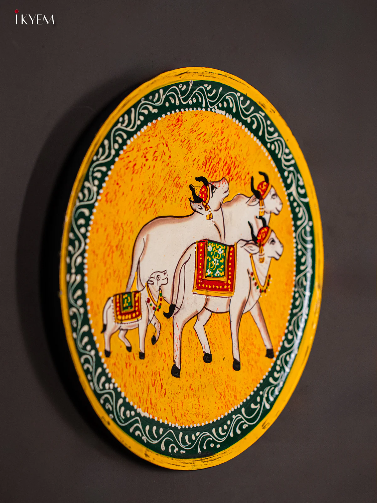 Wooden Handpainted Cows & Calf wall plate - Yellow - Image 4