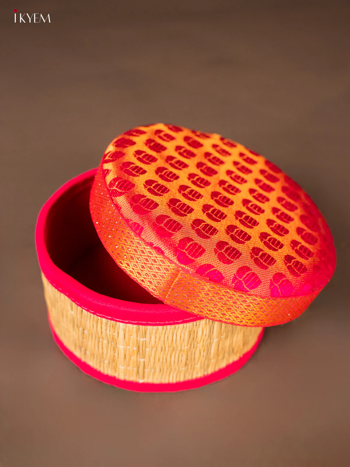 Round Korai Box with Banarasi Fabric Top - Pink - KH01137 - Image 4