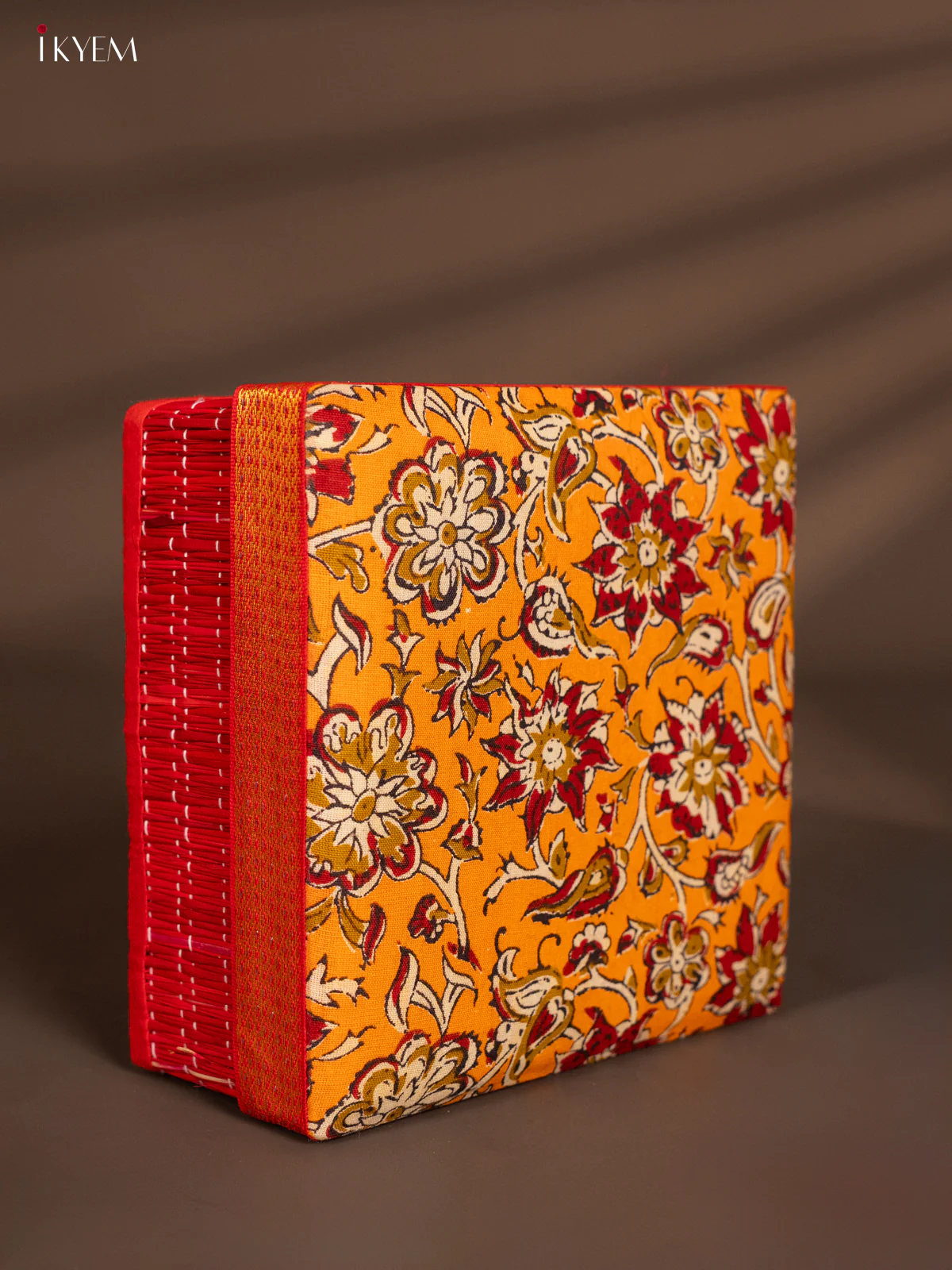 Korai Kalamkari square box - Red - 8*8 Inches - KH14162 - Image 3