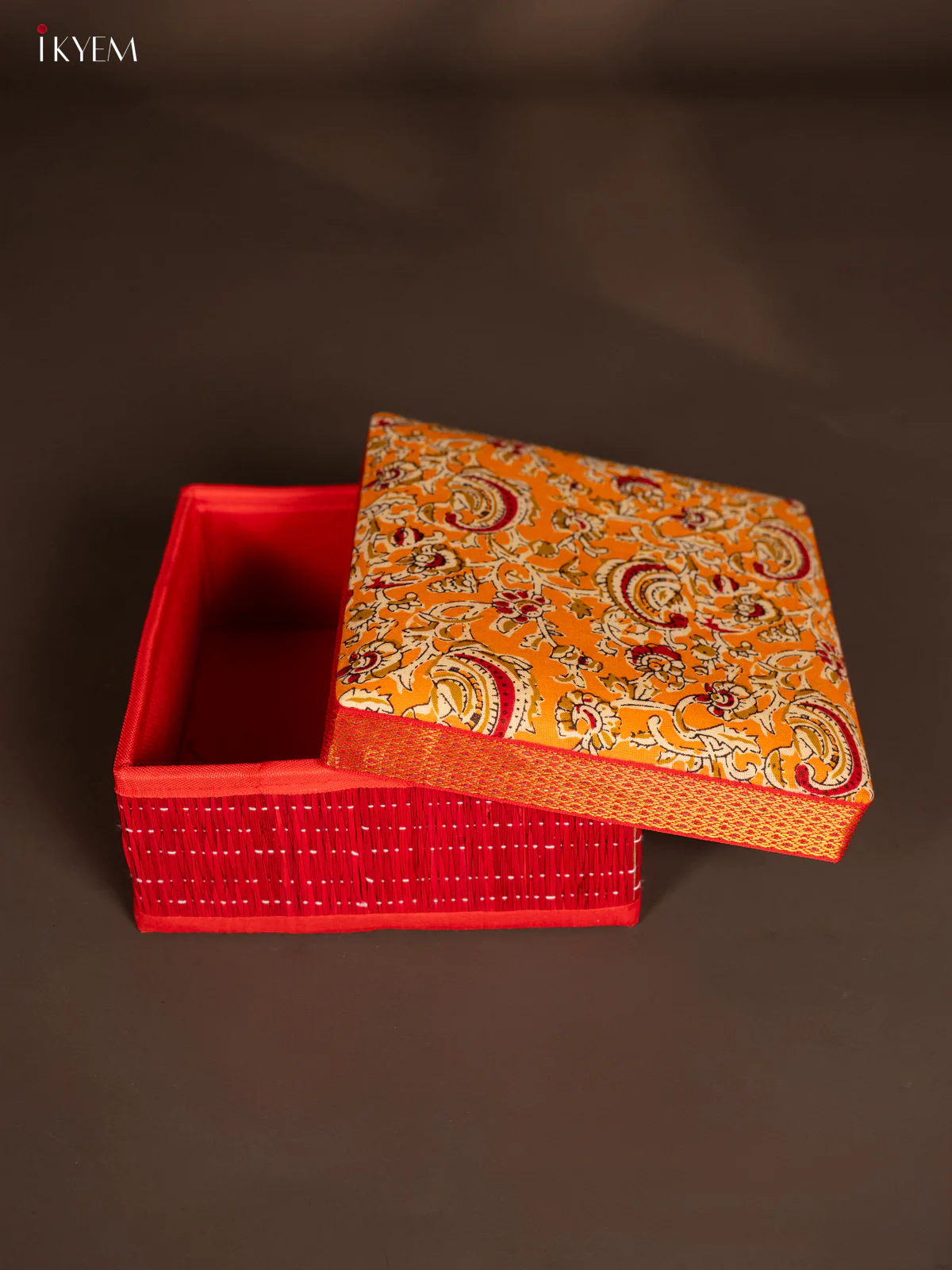 Korai Kalamkari square box - Red - 8*8 Inches - KH14165