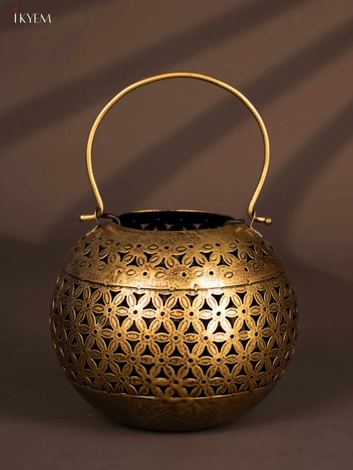Iron Hanging T-light in Jhaali Pattern - Big - KH21260