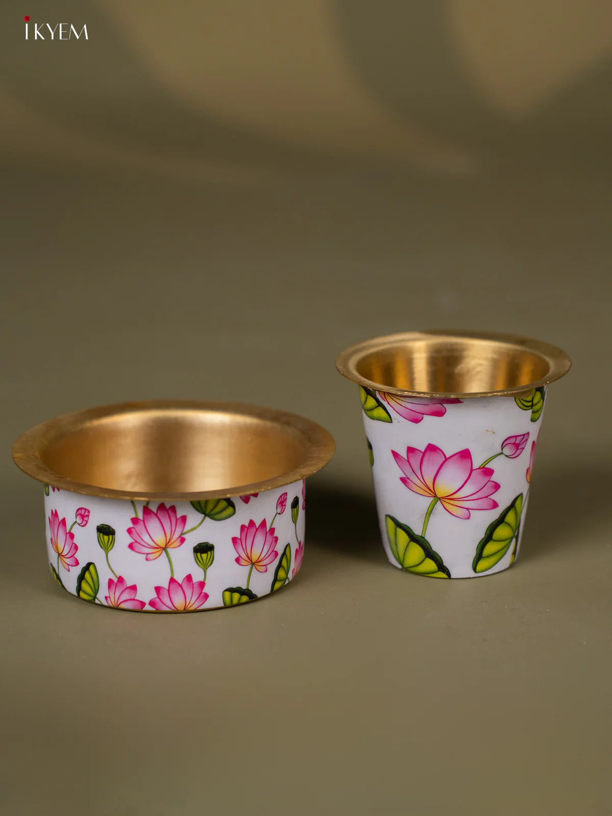 Pichwai Digital Printed Brass Coffee Dabara Set - White - KH22119 - Image 2