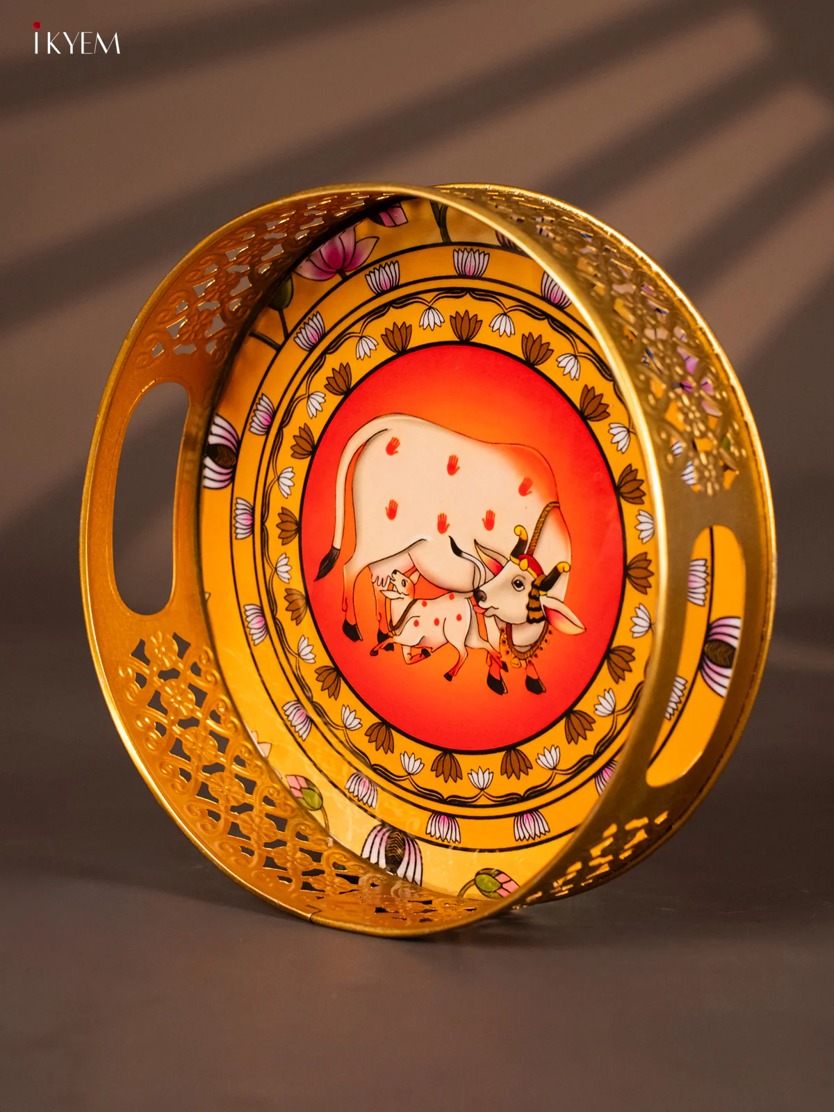 Digital printed Round Metal Tray Cow & Calf - Yellow & Red - 8 Inches - KH22128 - Image 4