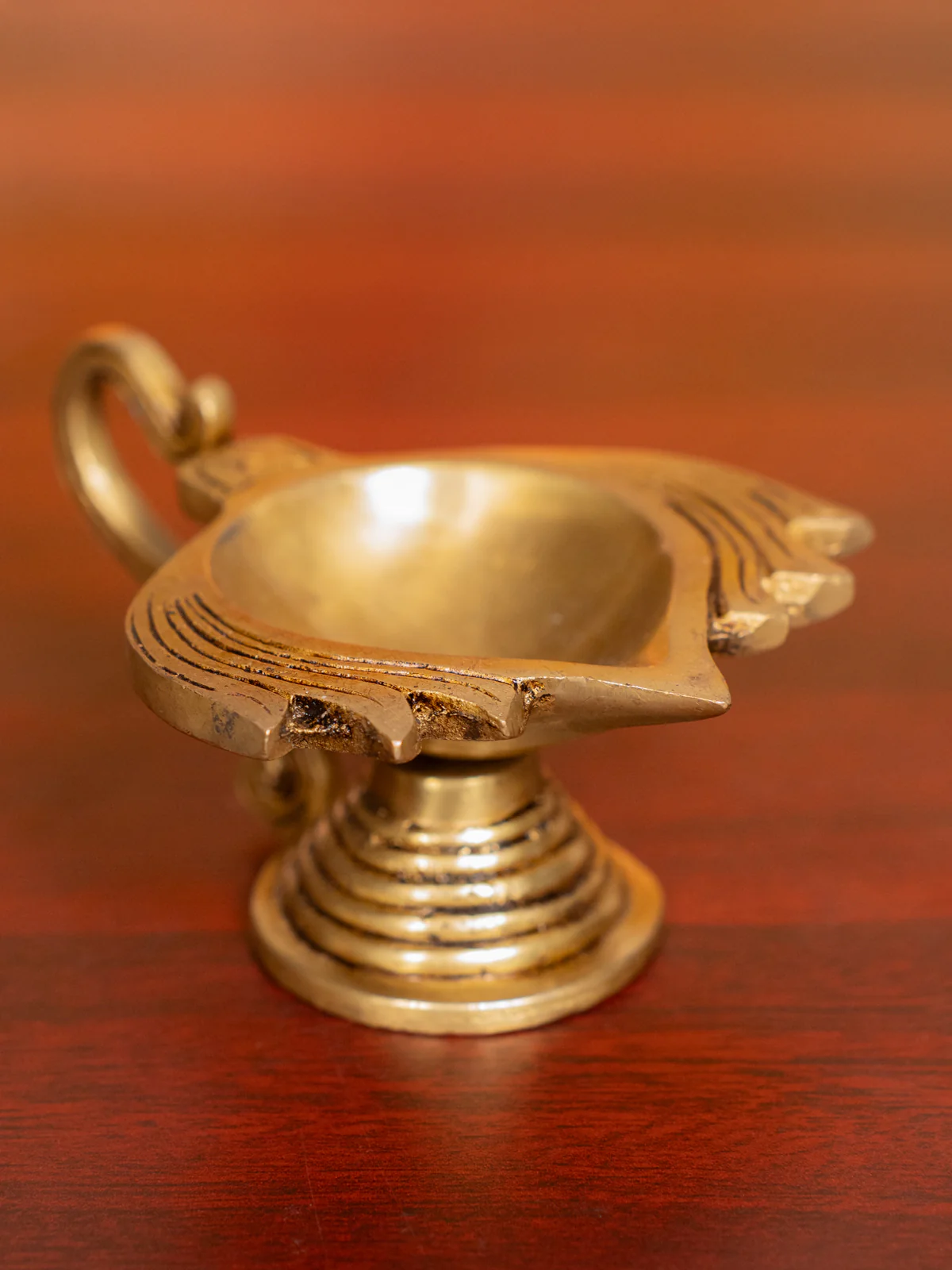 Brass Lotus Aarti Diya - 2 Inches - KI07121 - Image 2