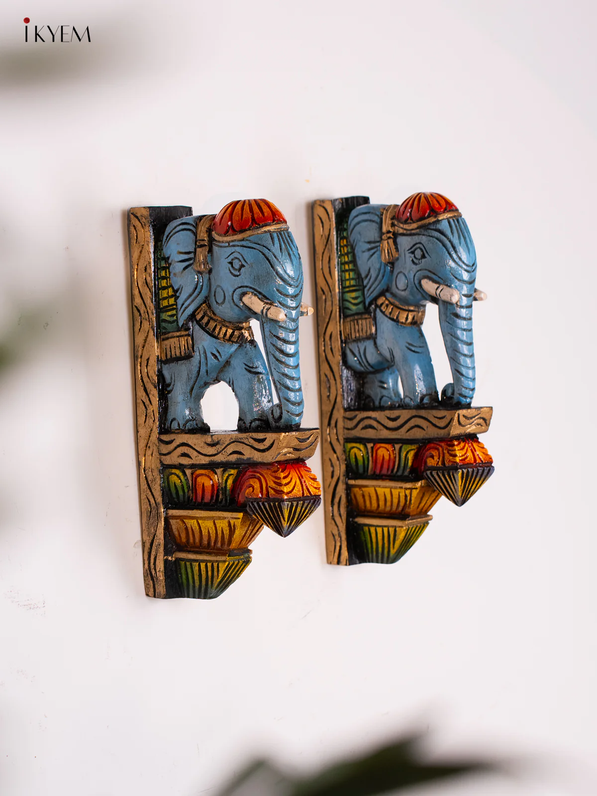 Wooden Hand Painted Elephant Wall Bracket - 11.8 Inches - KI17121