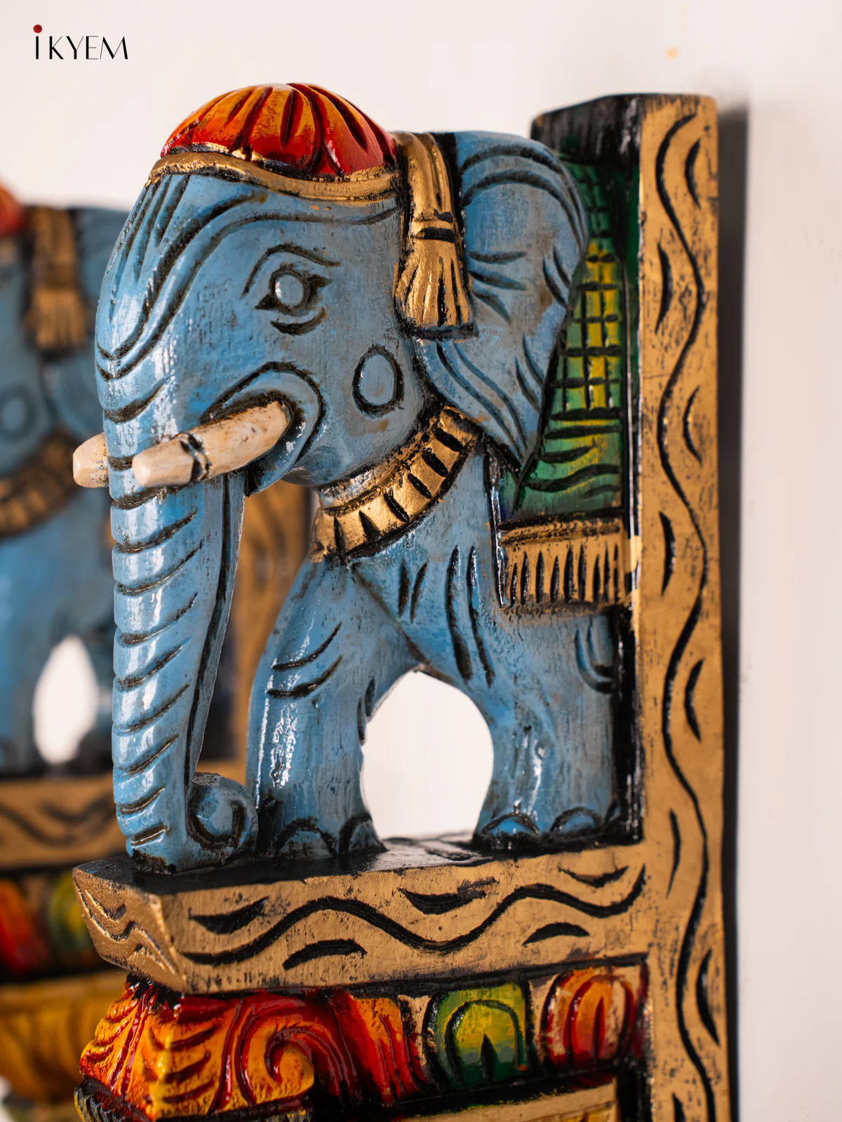Wooden Hand Painted Elephant Wall Bracket - 11.8 Inches - KI17121 - Image 3