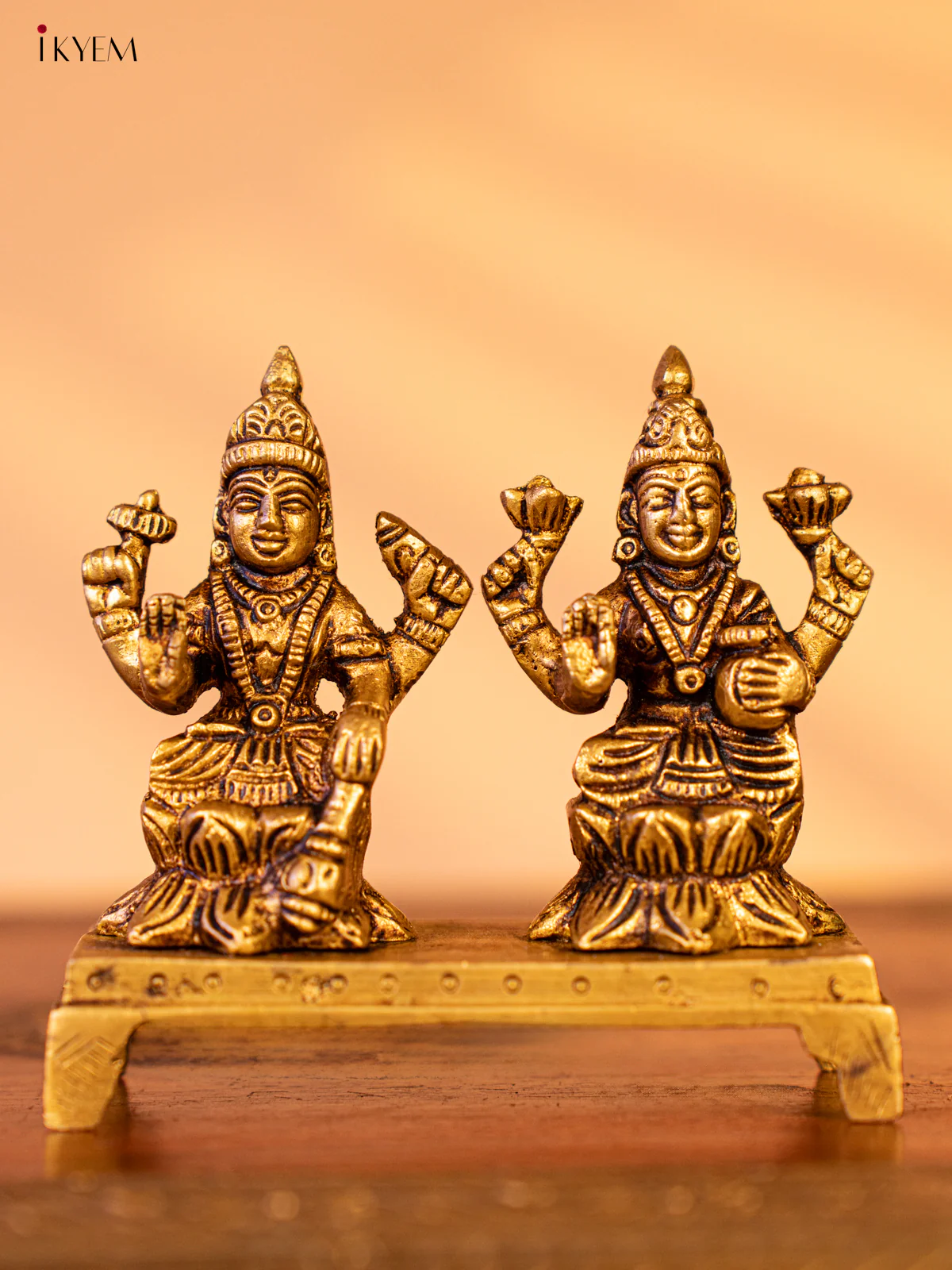 Brass Vishnu Lakshmi Idol - KK26147 - Image 2