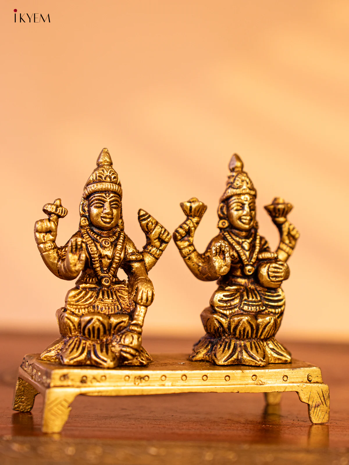 Brass Vishnu Lakshmi Idol - KK26147 - Image 3