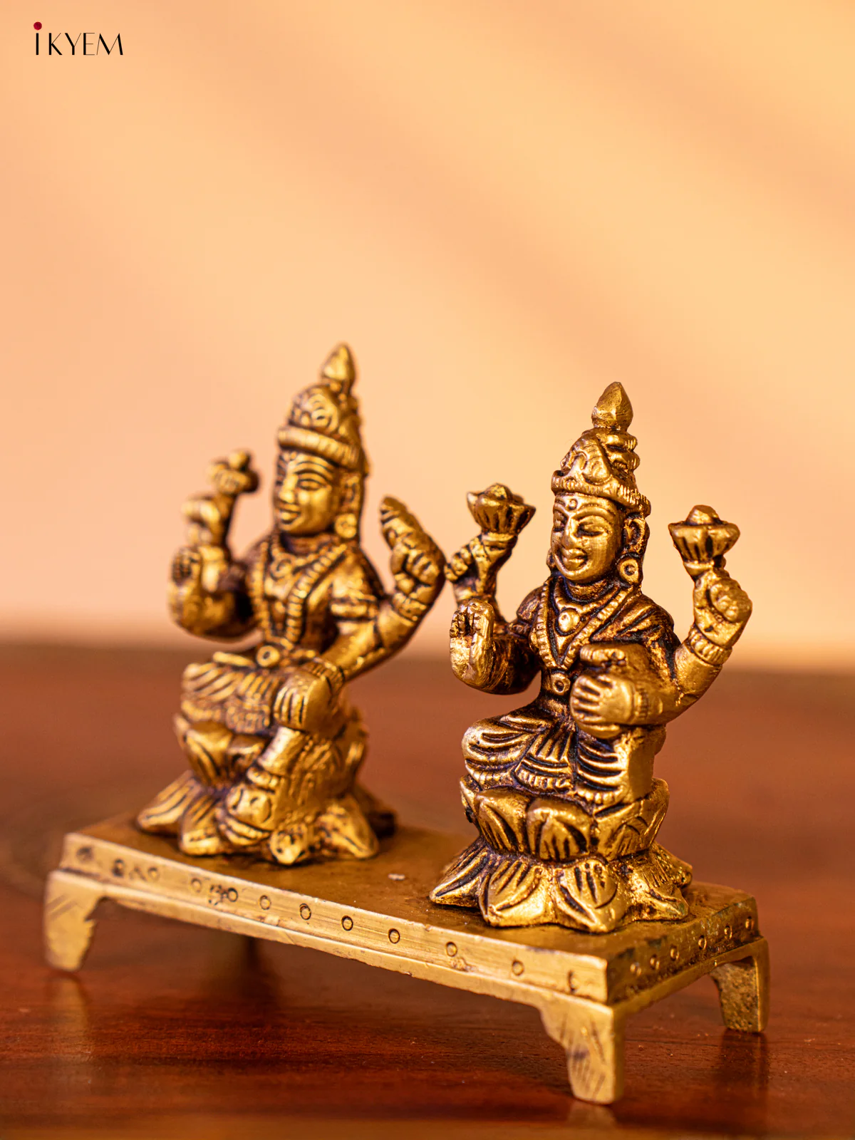 Brass Vishnu Lakshmi Idol - KK26147 - Image 4