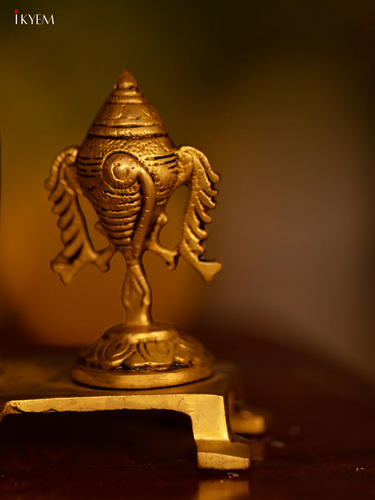 Brass Naam Shank Chakra Stand With Diya - KK26175 - Image 4
