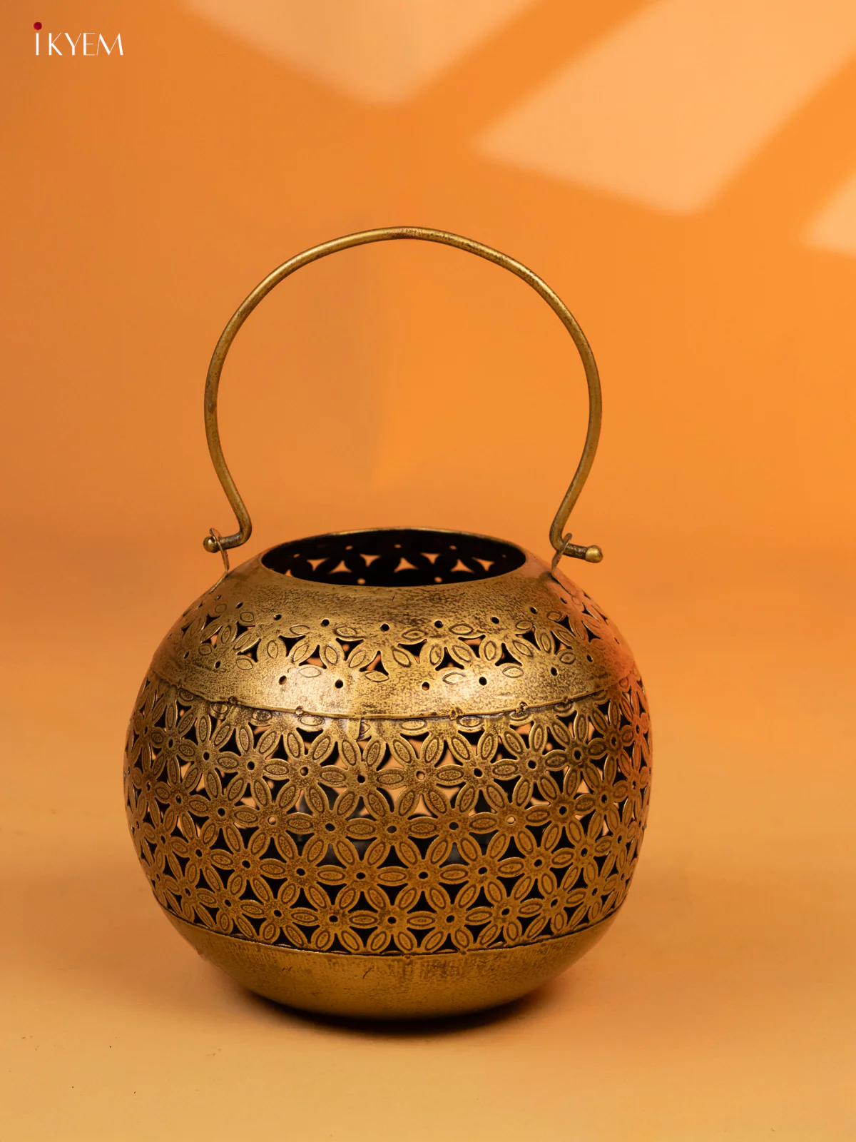 Iron Hanging T-light in Jhaali Pattern - Small - KL04111 - Image 3