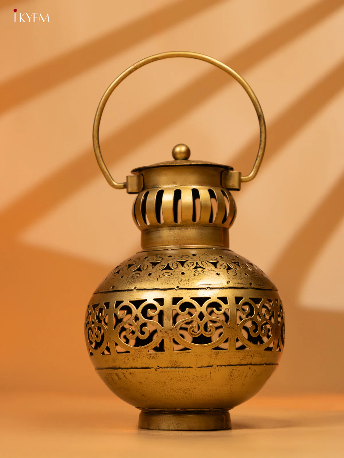 Metal Hanging T-light in Jhaali Pattern - Round - KL04128 - Image 2
