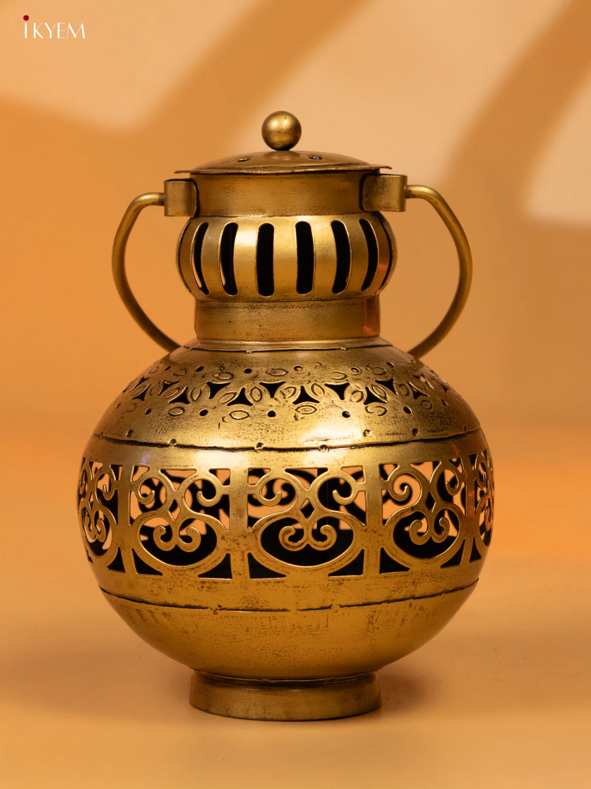 Metal Hanging T-light in Jhaali Pattern - Round - KL04128 - Image 3
