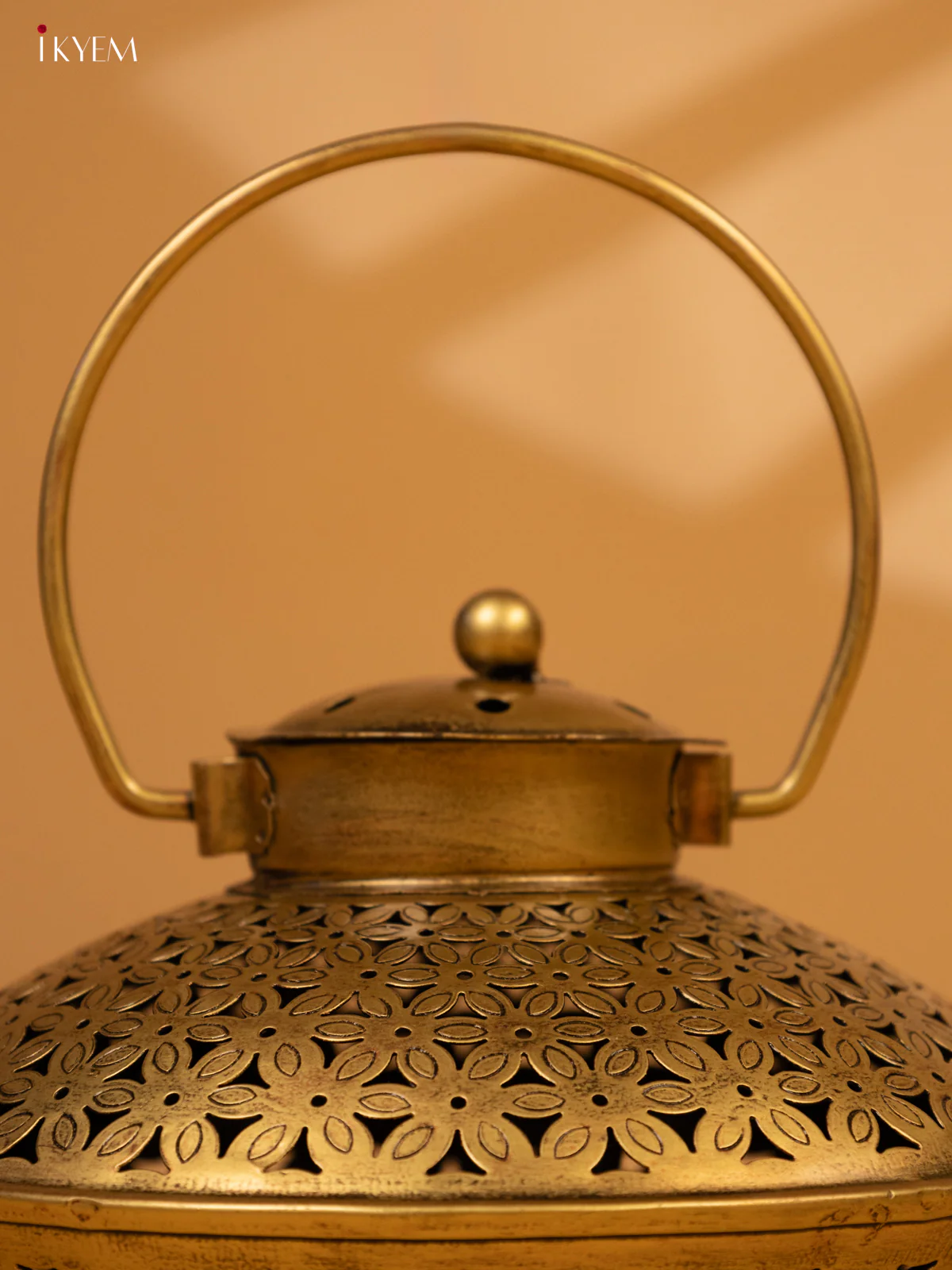 Metal Hanging T-light in Jhaali Pattern - Flat Round - KL04129 - Image 2