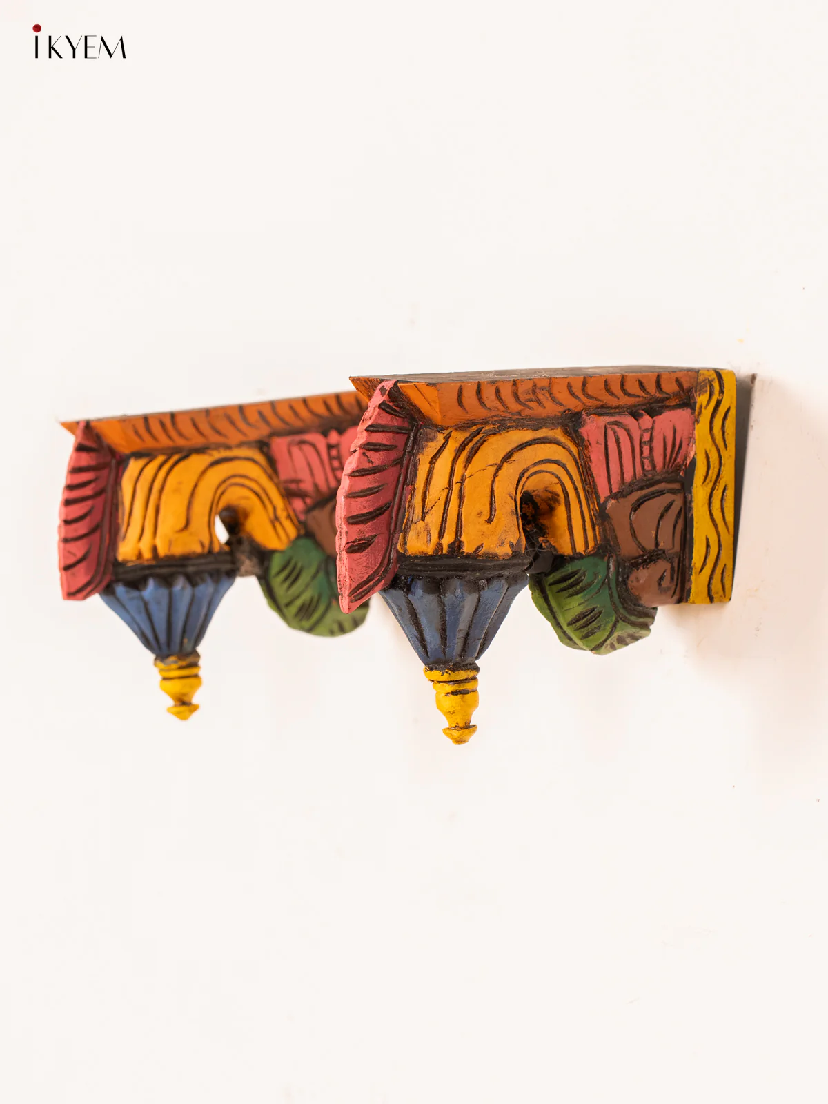 Hand-Painted Wooden Bodhil Wall Bracket - 7.5 Inch - KN01141