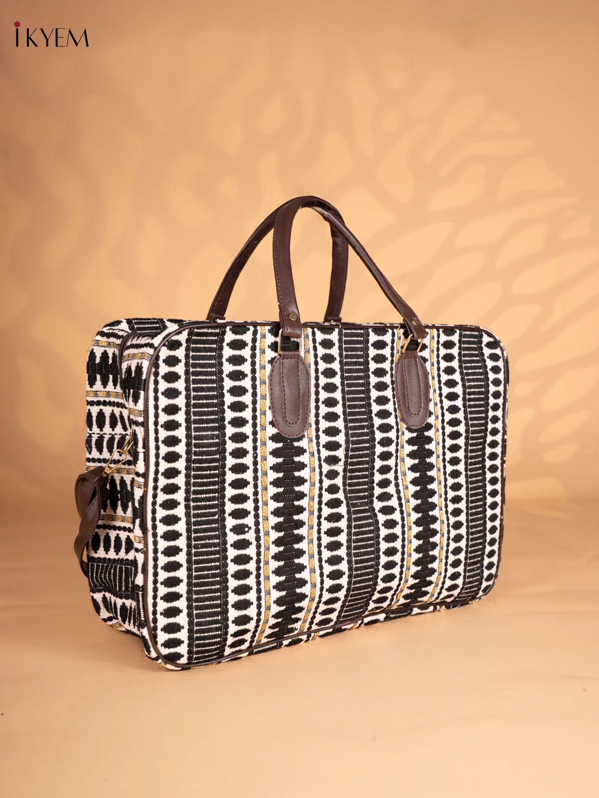 Printed Oversized Jacquard Tote Bag with Detachable Strap - Black & Cream - KN05116 - Image 2