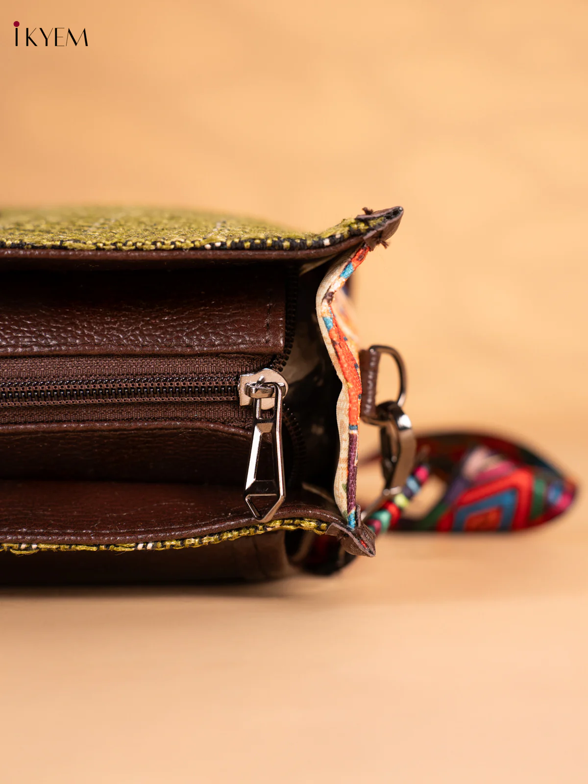 Moroccan Printed Flap Jacquard Sling Bag - Green - KN05124 - Image 3