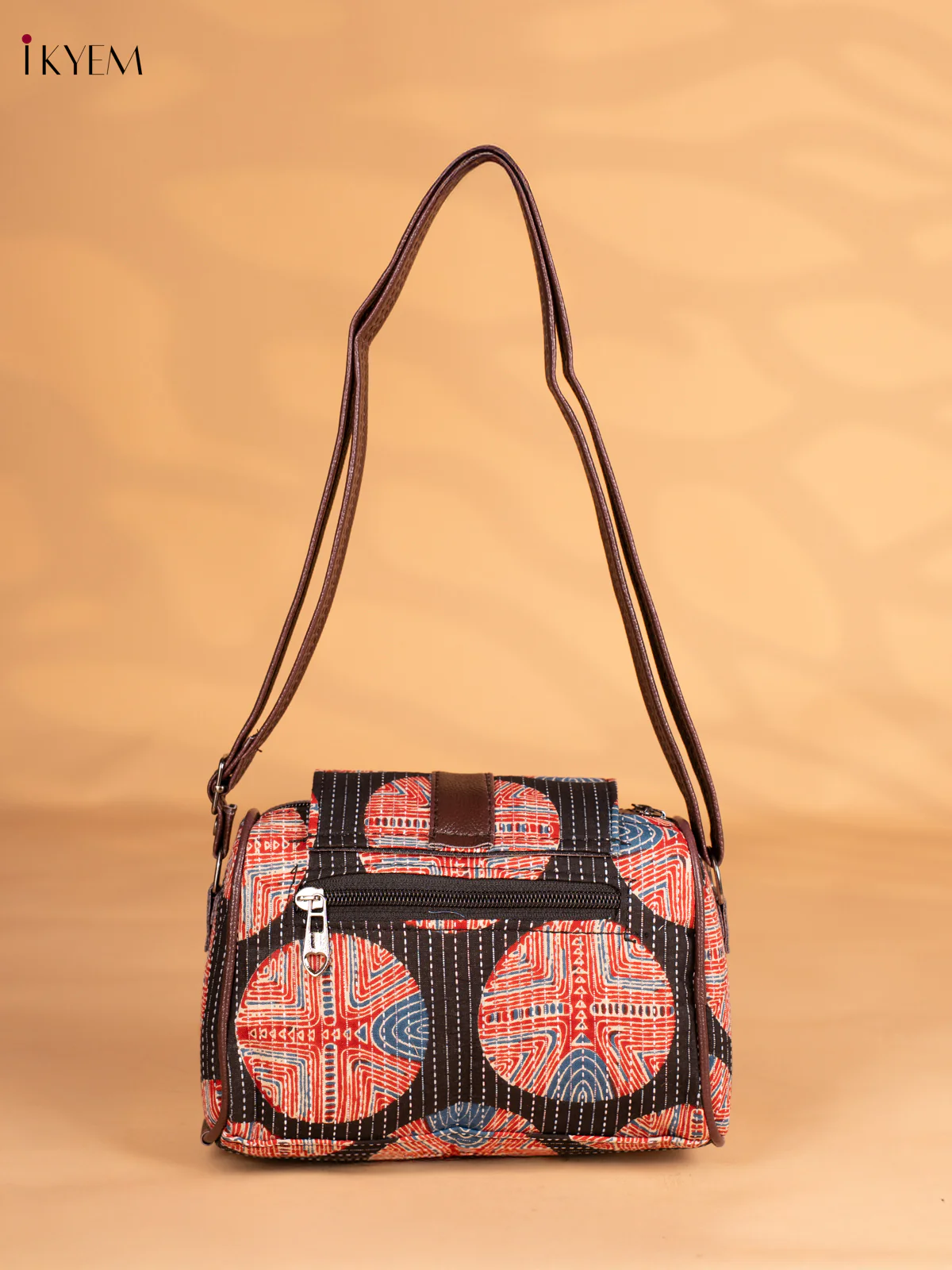 Printed Flap Sling Bag - Black & Red - KN05140 - Image 4
