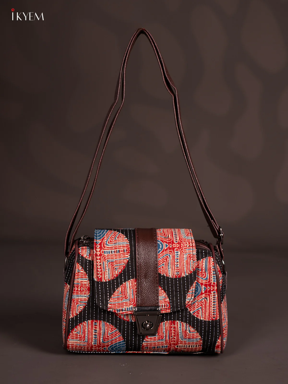 Printed Gusset & Flap Sling Bag - Black & Red - KN05147