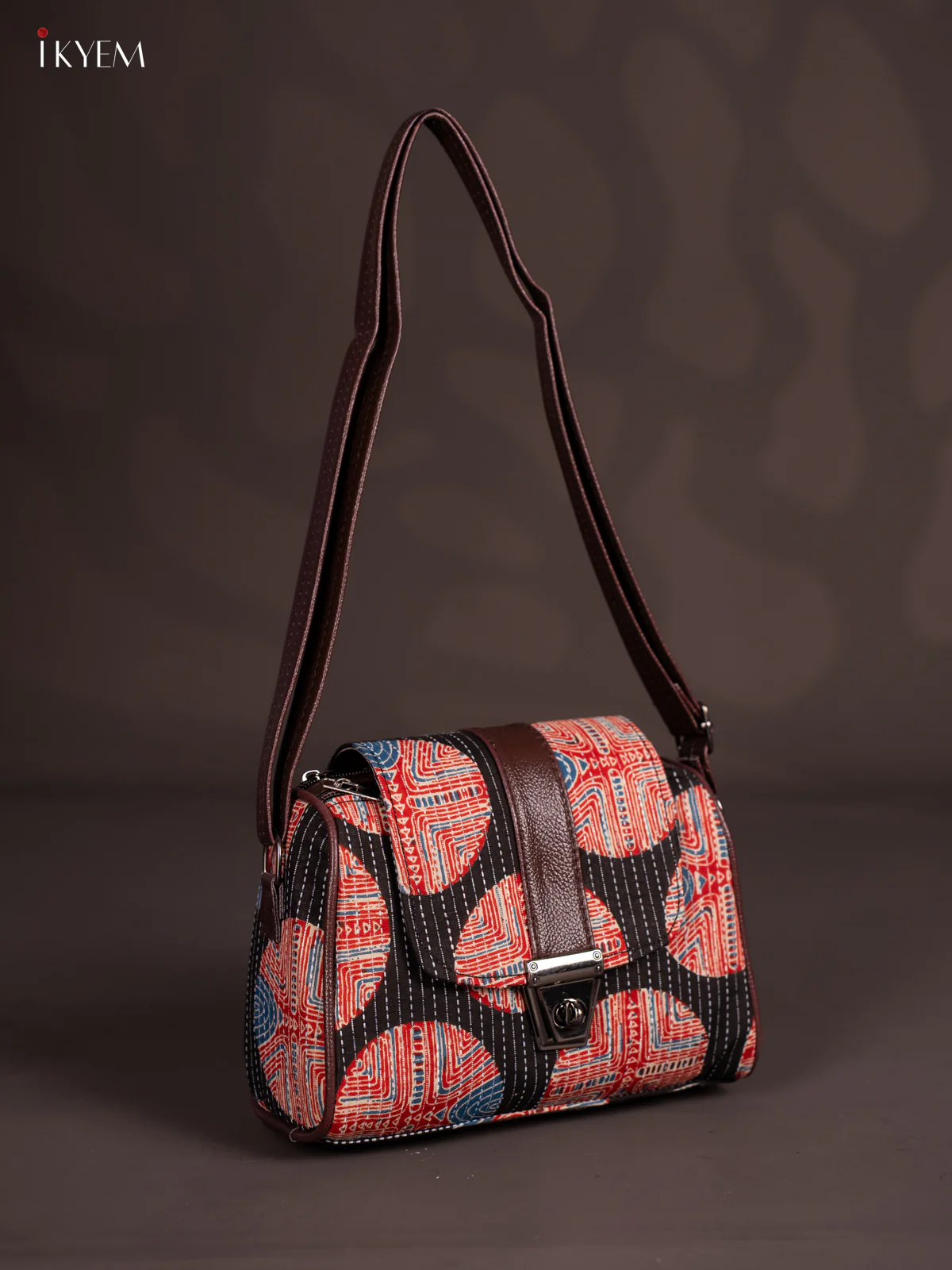 Printed Gusset & Flap Sling Bag - Black & Red - KN05147 - Image 2