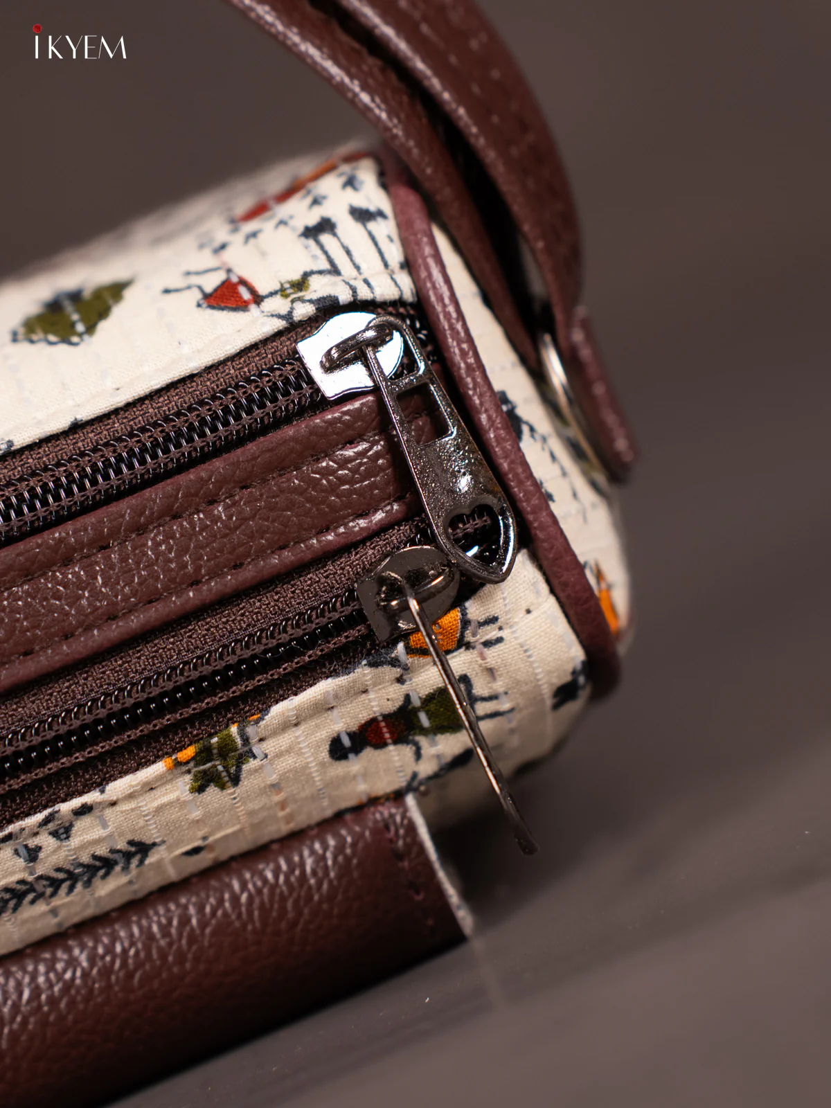 Warli Printed Gusset & Flap Sling Bag- Cream - KN05150 - Image 4