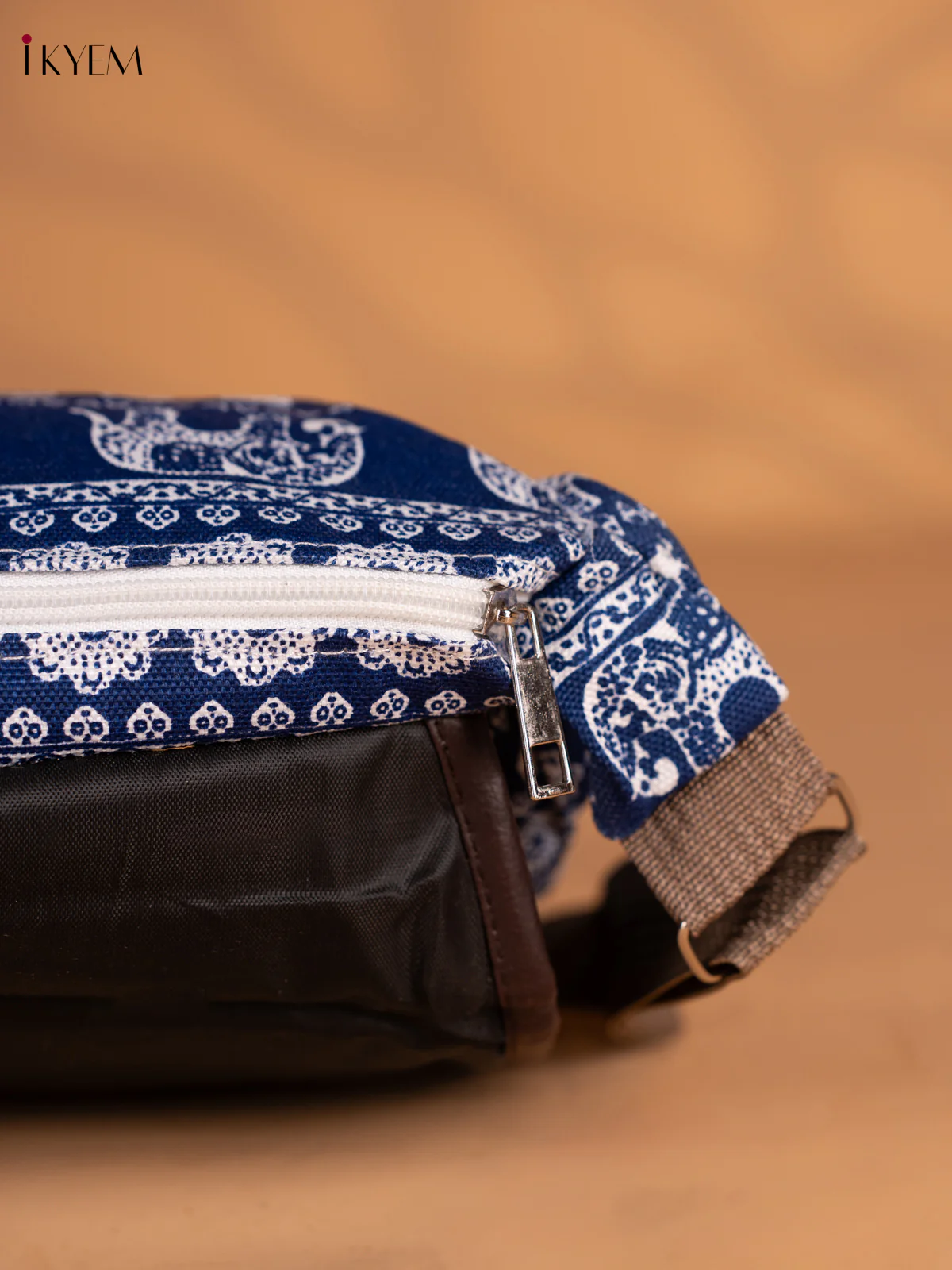 Elephant Design Crossbody Bag - Blue - KN05170 - Image 3
