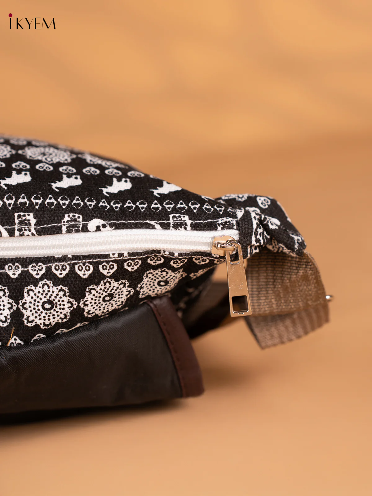 Elephant Design Crossbody Bag - Black - KN05174 - Image 3