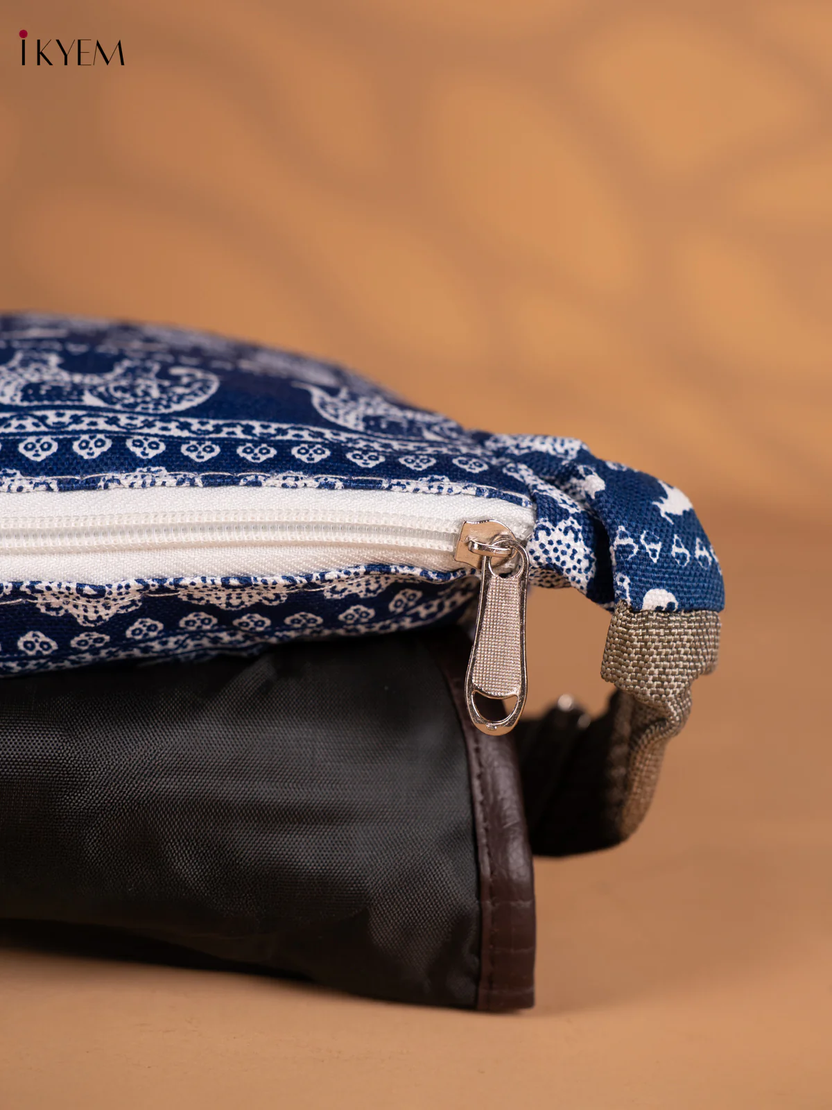 Elephant Design Crossbody Bag - Blue - KN05178 - Image 3