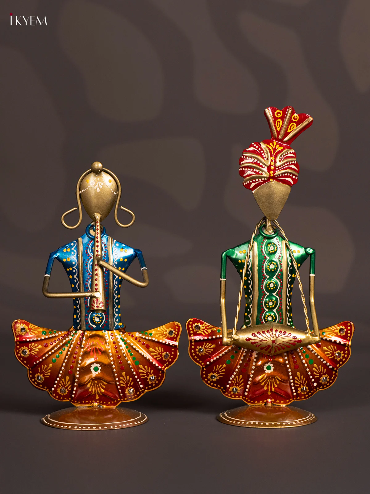 METAL PAINTED LADY / SARDAR - KN29130