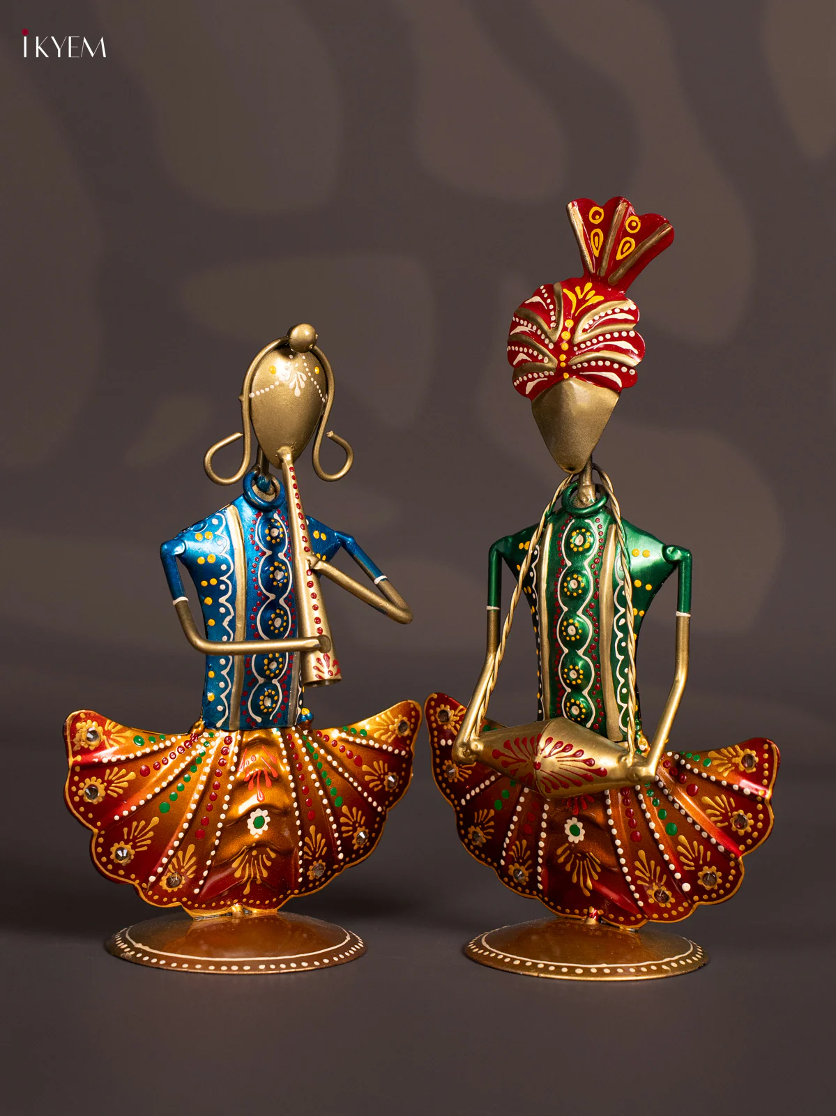 METAL PAINTED LADY / SARDAR - KN29130 - Image 2