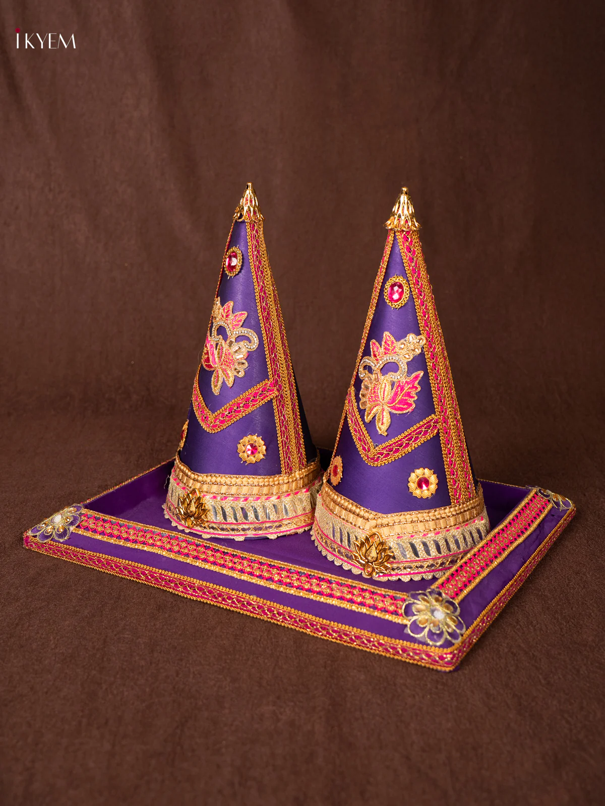 Paruppu Thengai kppdu with Wooden tray - Violet - KN31228 - Image 2