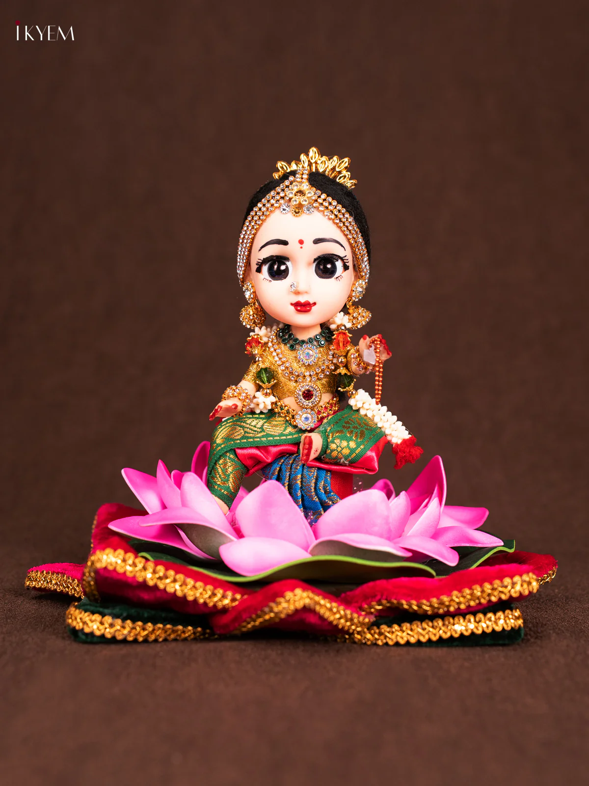 Shri Tripurasundari Devi Doll in lotus base Seer Varisai - Rose
