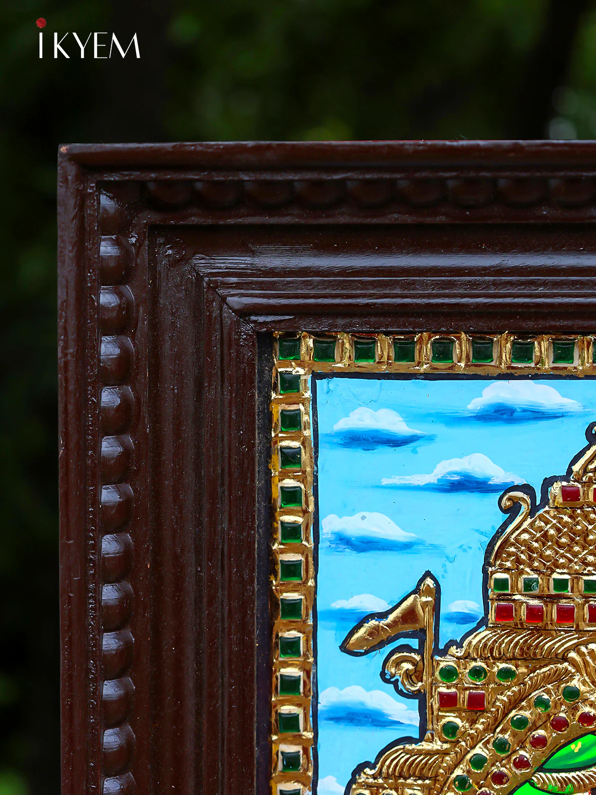 Regal Tanjore Painting Depicting Lord Krishna & Arjuna's Geethopadesam - 4IJ21023 - Image 4