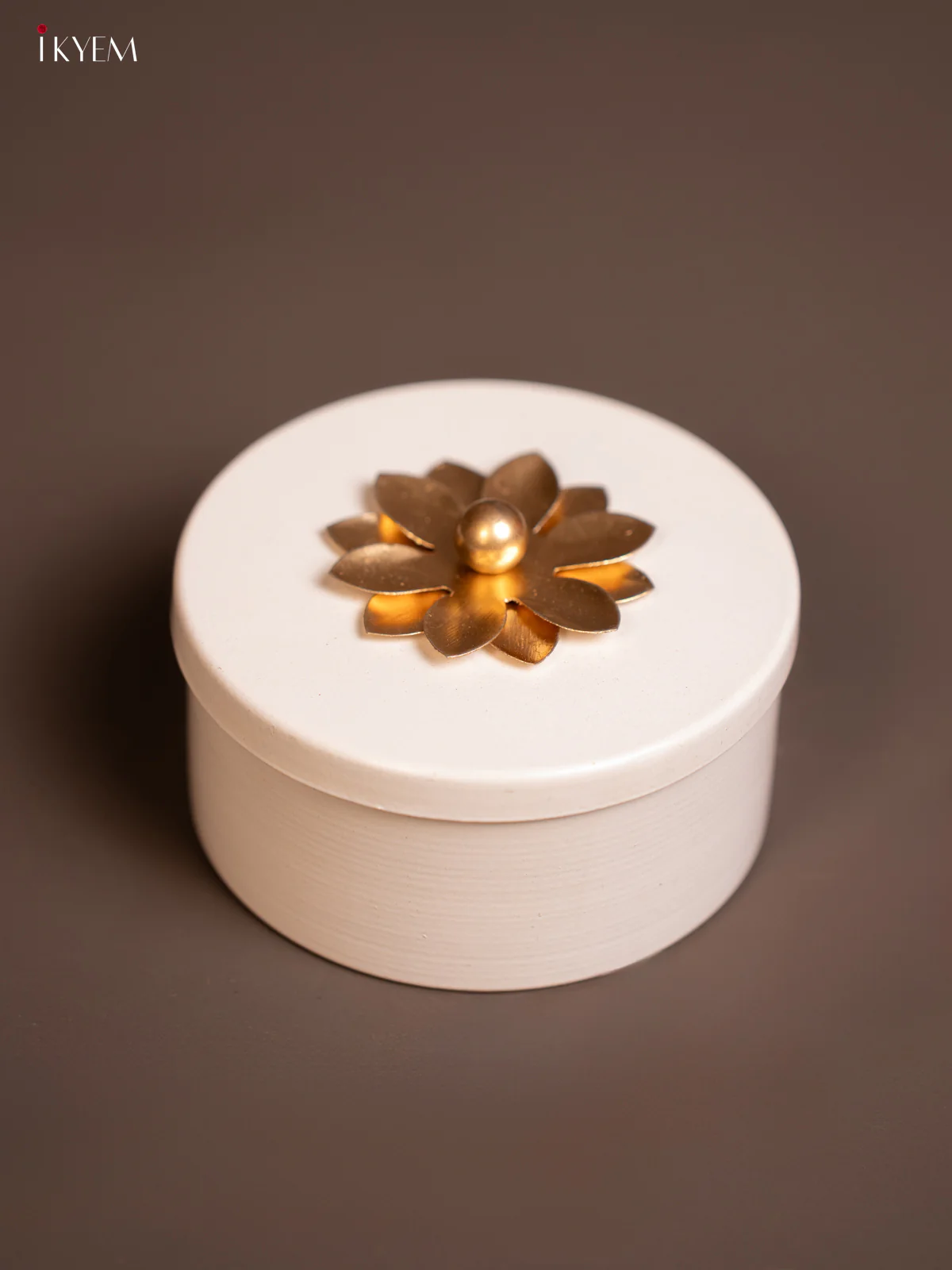 Elegant White Colour Metal Dry Fruits Box - KE06117